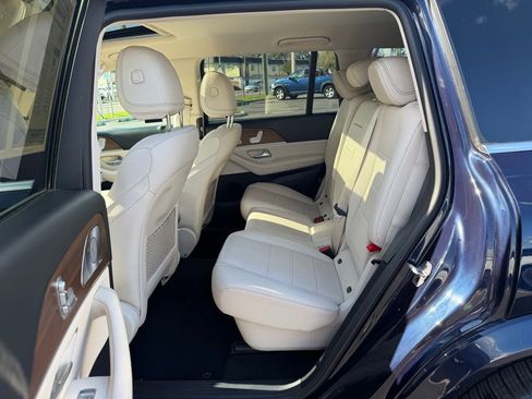 Used 2022 Mercedes-Benz GLS 450 4MATIC image 29