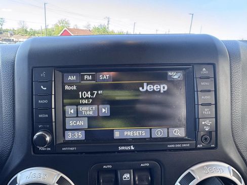 Used 2014 Jeep Wrangler Unlimited Sahara w/ Dual Top Group AWD/4WD image 23