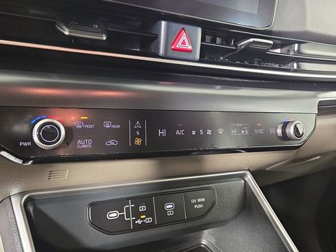Certified 2025 Kia Carnival image 22