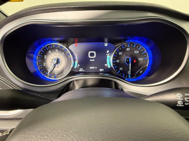 Used 2025 Chrysler Pacifica Limited FWD image 19