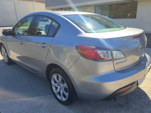 Used 2011 MAZDA MAZDA3 i Sport FWD image 4