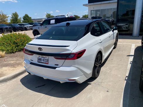 Used 2025 Toyota Camry XSE FWD image 4