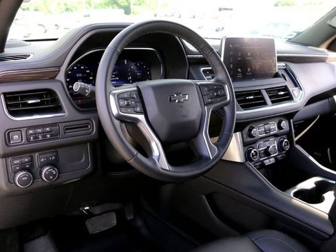Used 2024 Chevrolet Tahoe Z71 w/ Luxury Package AWD/4WD image 9