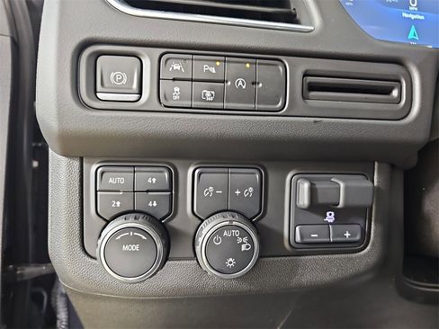 Certified 2024 Chevrolet Suburban RST w/ Luxury Package image 37