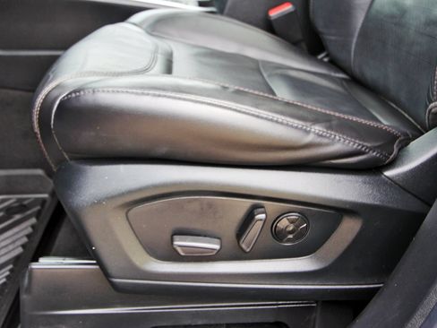 Used 2022 Ford Explorer Platinum w/ Equipment Group 601A RWD image 33