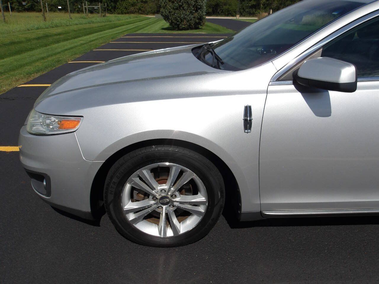 Used 2009 Lincoln MKS FWD image 27