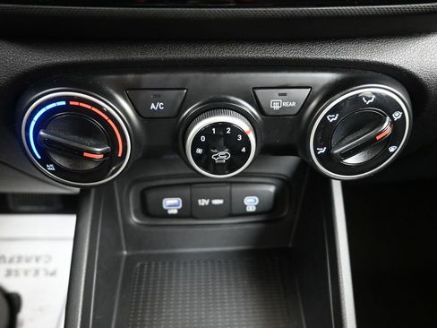 Certified 2023 Hyundai Venue SE image 31