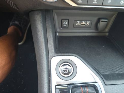 Certified 2025 Nissan Sentra SR FWD image 26