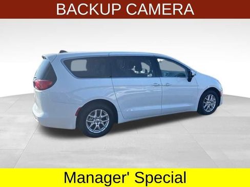 Used 2023 Chrysler Voyager LX FWD image 8