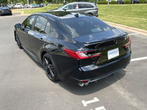 Used 2026 Toyota Camry Hybrid FWD image 8