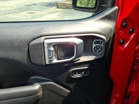 Used 2022 Jeep Gladiator Sport AWD/4WD image 11