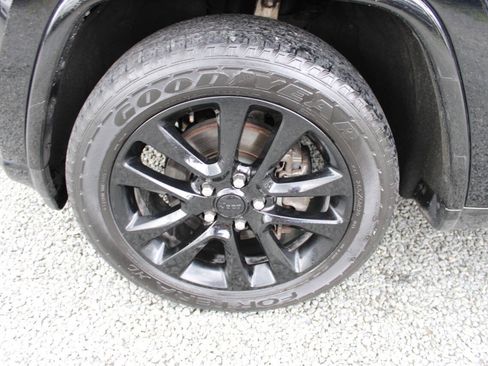 Used 2018 Jeep Grand Cherokee Altitude AWD/4WD image 25