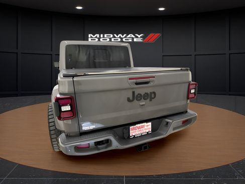 Used 2022 Jeep Gladiator Overland AWD/4WD image 6