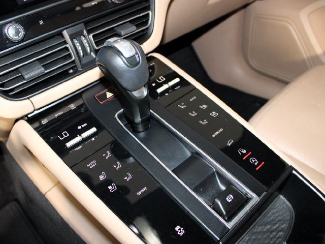 Certified 2023 Porsche Macan AWD/4WD image 14