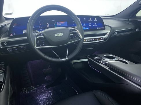 Certified 2024 Cadillac Lyriq Luxury AWD/4WD image 2