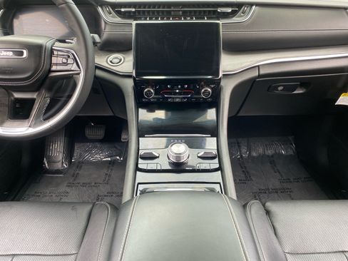 Used 2023 Jeep Grand Cherokee Overland w/ Luxury Tech Group IV AWD/4WD image 11