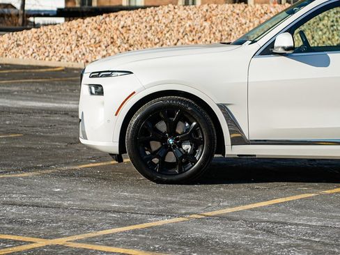 Used 2023 BMW X7 xDrive40i w/ Premium Package image 8