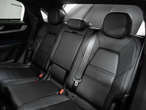 Certified 2025 Porsche Cayenne S AWD/4WD image 38
