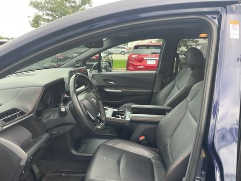 Used 2023 Toyota Sienna XSE w/ XSE Plus Package FWD image 8