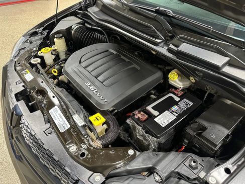 Used 2017 Dodge Grand Caravan SE image 45