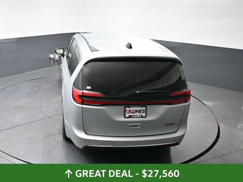 Used 2024 Chrysler Pacifica Touring-L image 48