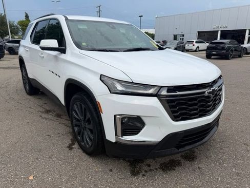 Used 2023 Chevrolet Traverse RS w/ LPO, Floor Liner Package AWD/4WD image 3