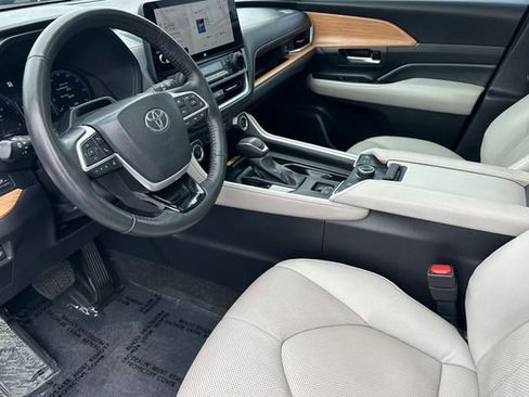 Certified 2024 Toyota Grand Highlander AWD image 12