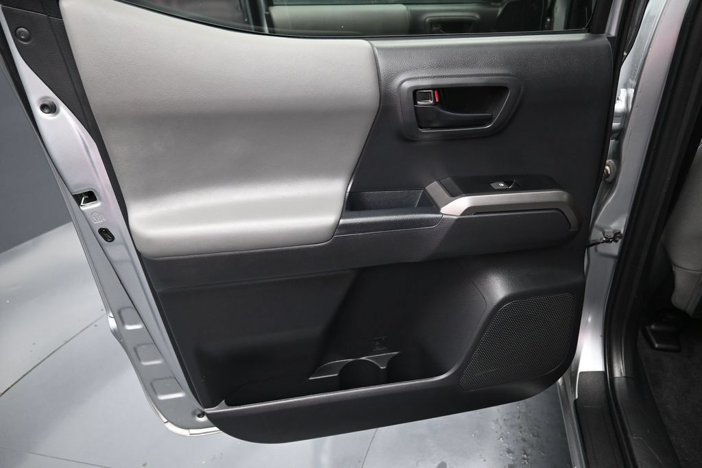 Used 2023 Toyota Tacoma SR5 AWD/4WD image 27