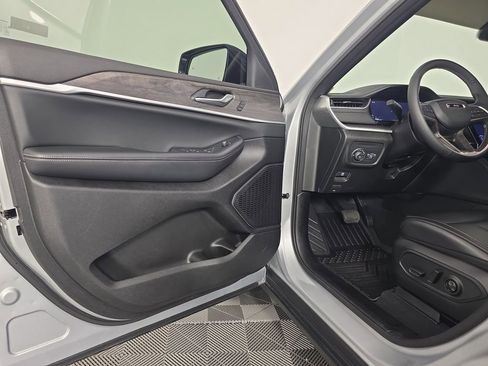 Used 2025 Jeep Grand Cherokee L Limited RWD image 17