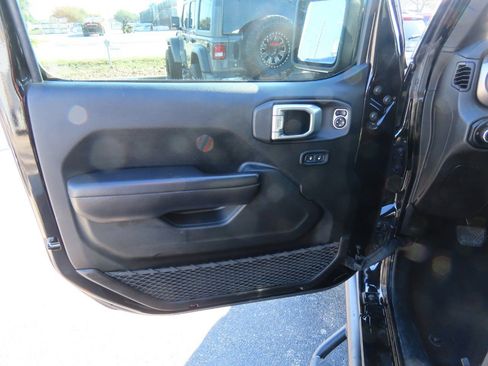 Used 2019 Jeep Wrangler Unlimited Sport S image 24