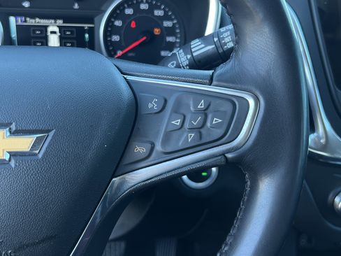 Used 2018 Chevrolet Equinox Premier image 19