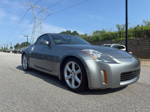 Used 2005 Nissan 350Z Touring RWD image 4