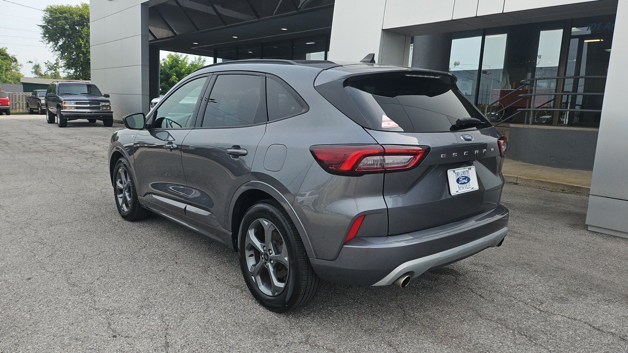 Used 2023 Ford Escape ST-Line FWD image 3