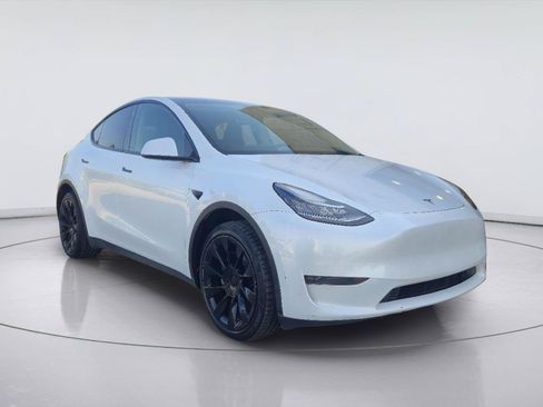 Used 2023 Tesla Model Y AWD image 7