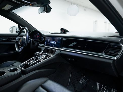 Used 2020 Porsche Panamera 4 image 25