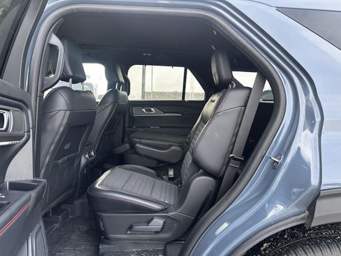 Used 2025 Ford Explorer ST-Line w/ Premium Package image 8