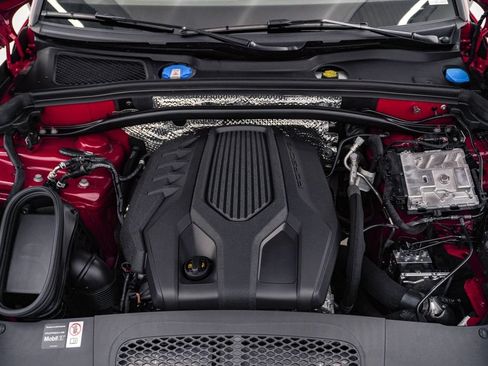 Certified 2026 Porsche Macan Turbo AWD/4WD image 29