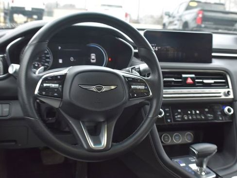 Used 2025 Genesis G70 2.5T image 18