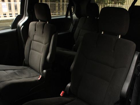 Used 2015 Dodge Grand Caravan SXT w/ Blacktop Package FWD image 18