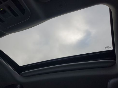 Used 2024 Toyota Highlander XLE image 33