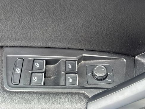 Used 2020 Volkswagen Tiguan SE FWD image 7