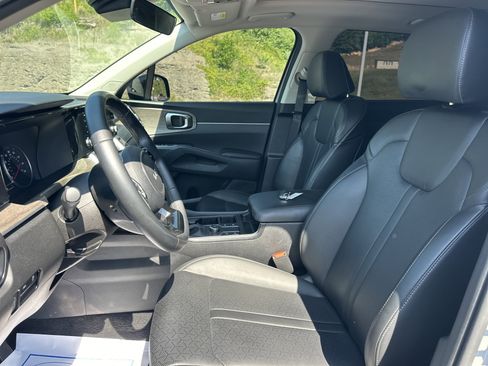 Used 2023 Kia Sorento S w/ Panoramic Sunroof Package AWD/4WD image 23