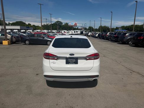 Used 2018 Ford Fusion SE FWD image 4
