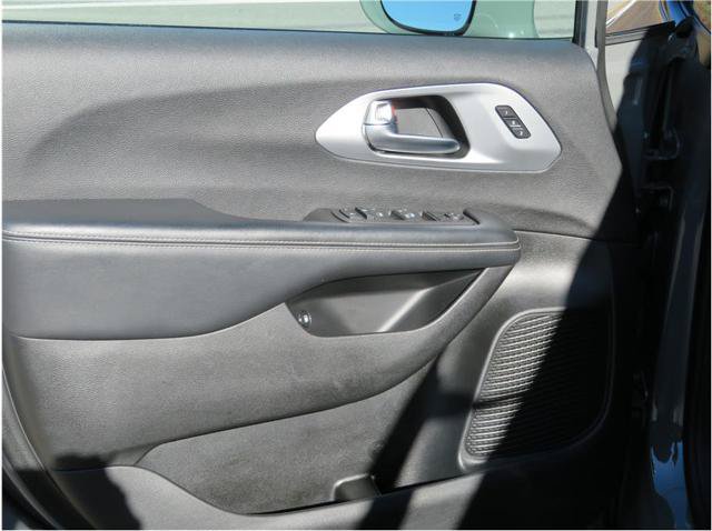 Used 2022 Chrysler Pacifica Touring-L w/ S Appearance Package FWD image 34