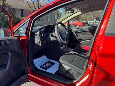 Used 2018 Ford Fiesta SE image 8