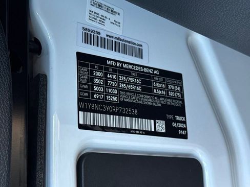 Used 2024 Mercedes-Benz Sprinter 3500 image 29