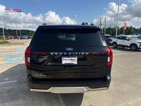 Used 2025 Ford Expedition Platinum AWD/4WD image 6
