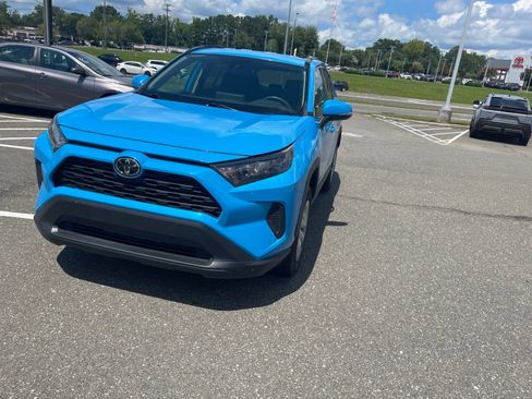 Used 2021 Toyota RAV4 LE AWD/4WD image 16