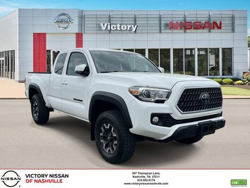 Used 2018 Toyota Tacoma TRD Off-Road w/ Technology Package AWD/4WD image 1