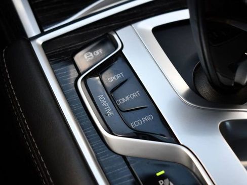 Used 2017 BMW 750i xDrive image 42